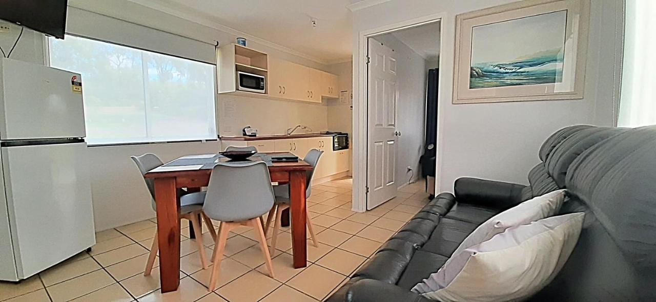 Mount Larcom Mt Larcom Tourist Park酒店 外观 照片