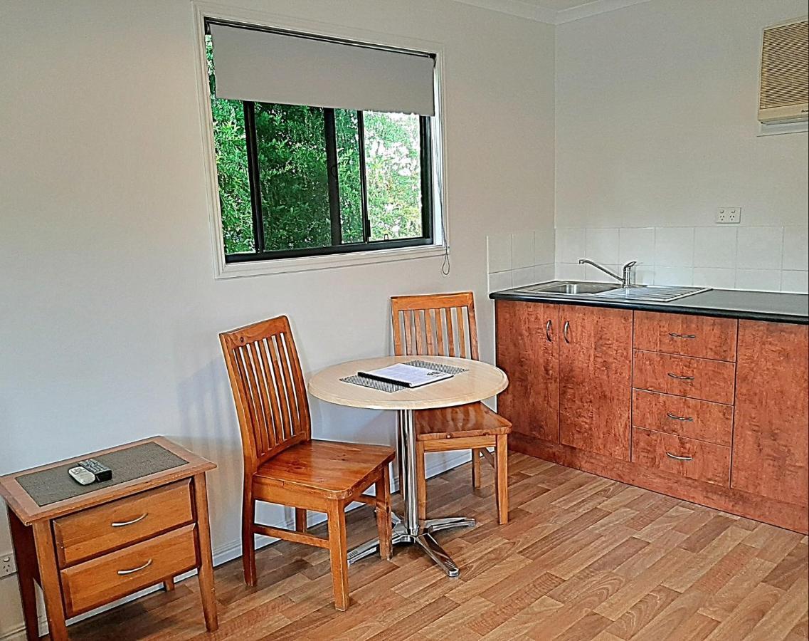 Mount Larcom Mt Larcom Tourist Park酒店 外观 照片