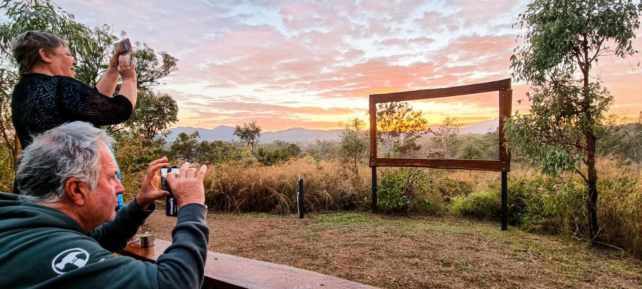 Mount Larcom Mt Larcom Tourist Park酒店 外观 照片