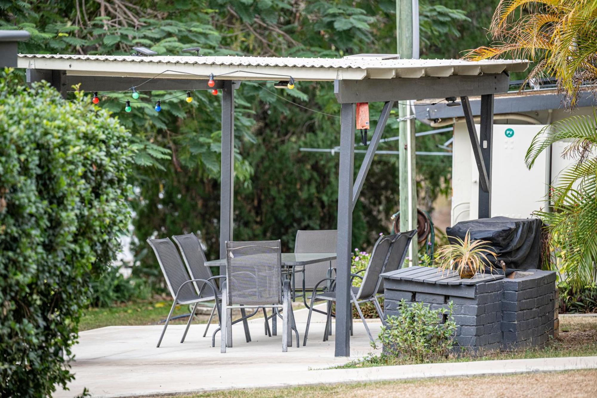 Mount Larcom Mt Larcom Tourist Park酒店 外观 照片