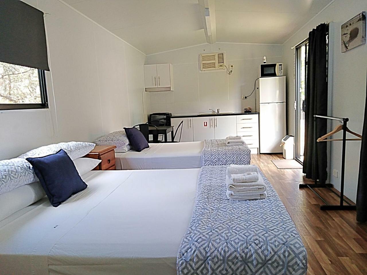 Mount Larcom Mt Larcom Tourist Park酒店 外观 照片