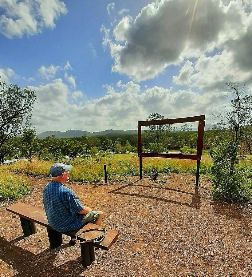 Mount Larcom Mt Larcom Tourist Park酒店 外观 照片