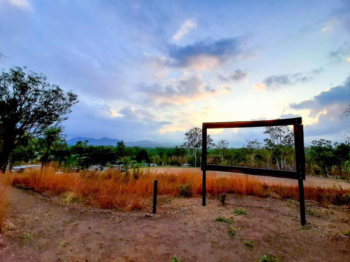 Mount Larcom Mt Larcom Tourist Park酒店 外观 照片